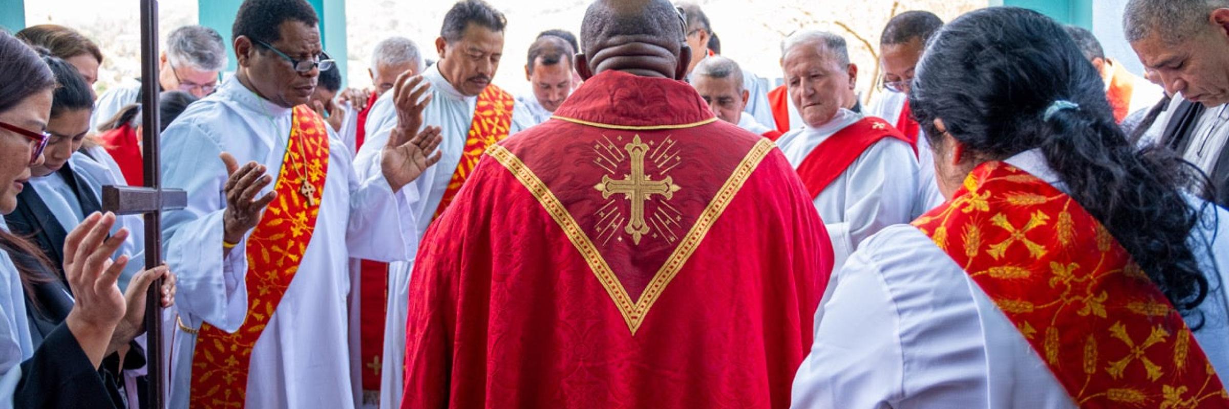 Comunidad de la Iglesia Episcopal de Honduras reunida