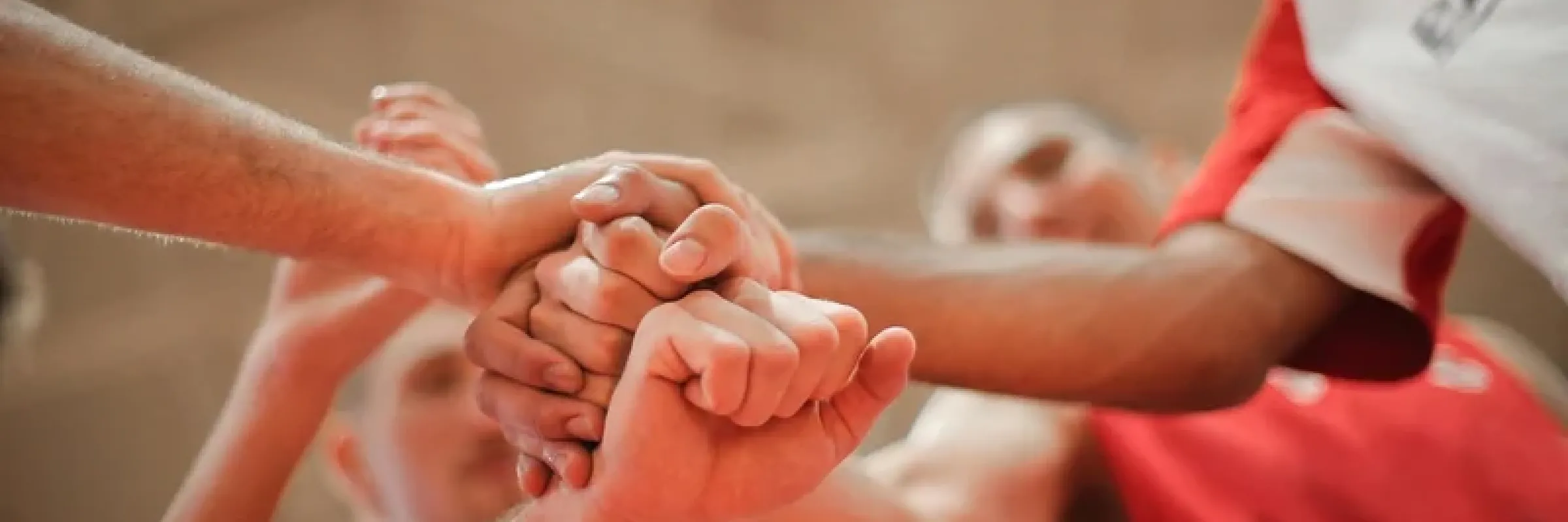 Manos unidas en apoyo comunitario